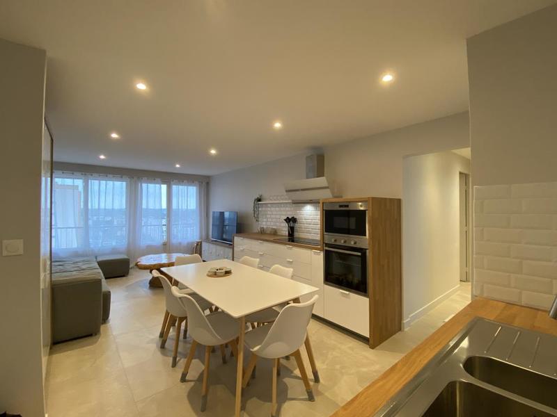 Appartement - 90 m² - 6 pièces