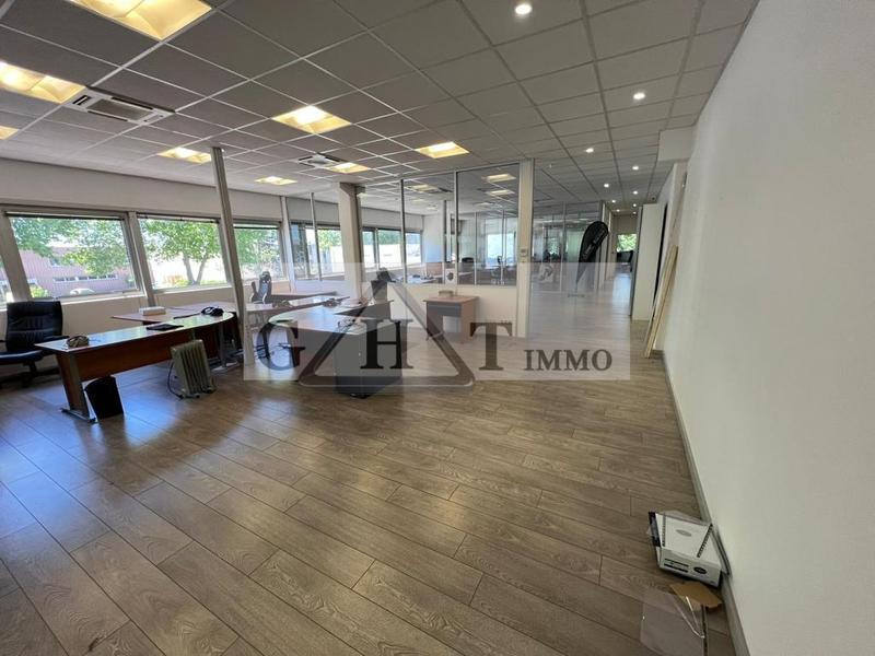 Entrepôt - 1 423 m²
