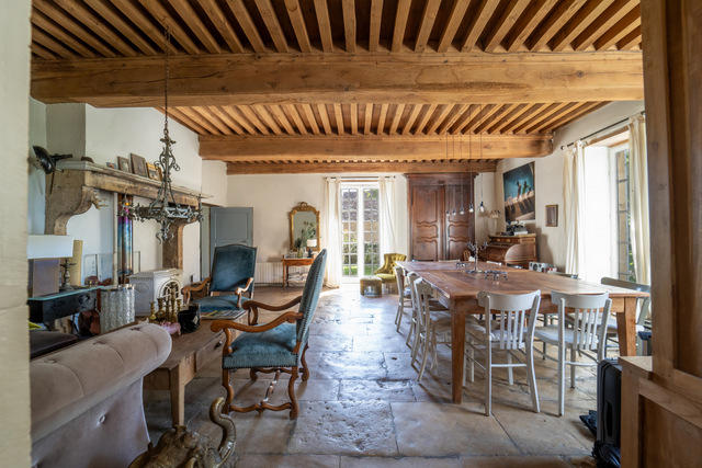 Maison - 320 m² - 6 pièces