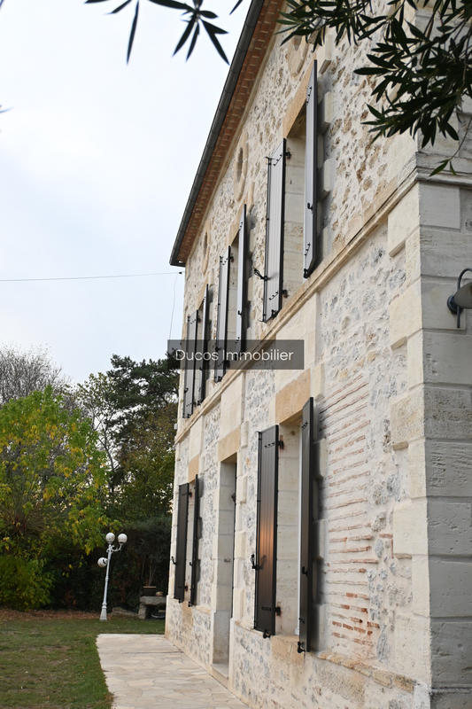 Maison - 270 m² - 9 pièces