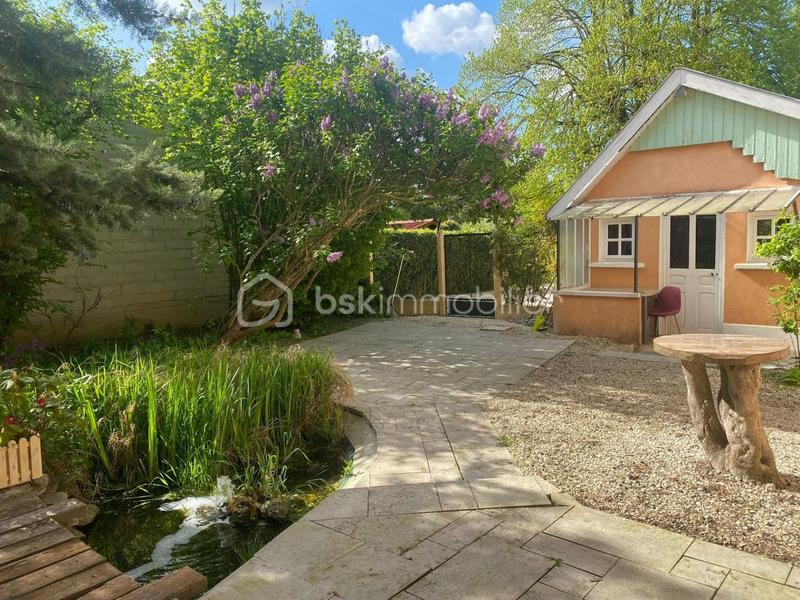 Demeure - 225 m² - 6 pièces