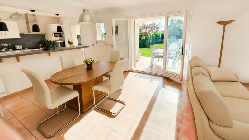 Villa - 227 m² - 6 pièces