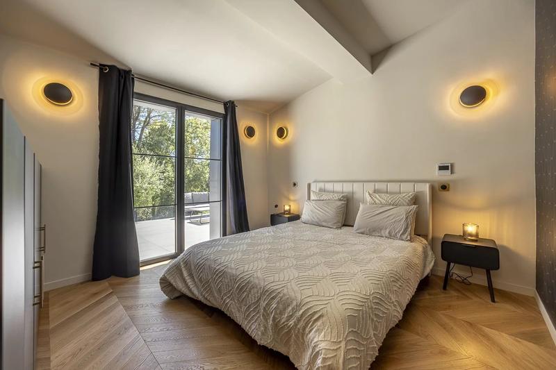 Maison - 300 m² - 7 pièces