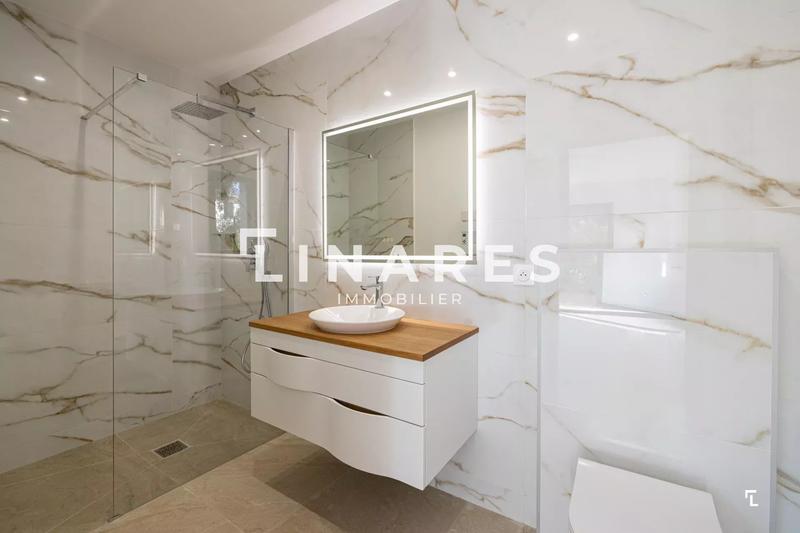 Maison - 234 m² - 7 pièces