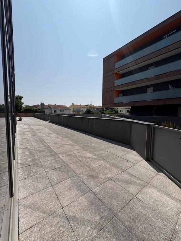 Local commercial - 84 m² - 7 pièces