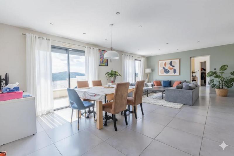 Maison - 170 m² - 12 pièces