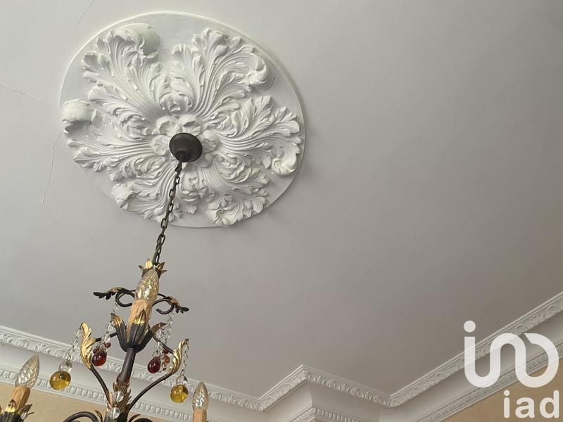 Maison - 220 m² - 8 pièces