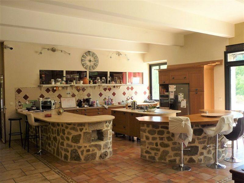 Propriété - 700 m² - 16 pièces