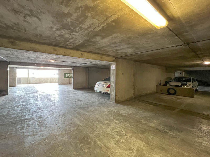 Parking / Garage - 12 m²