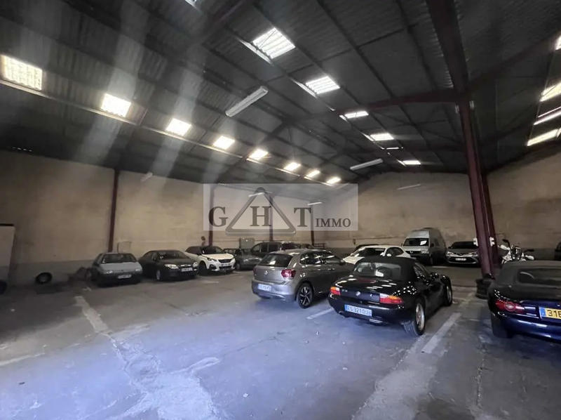 Entrepôt - 1 800 m²