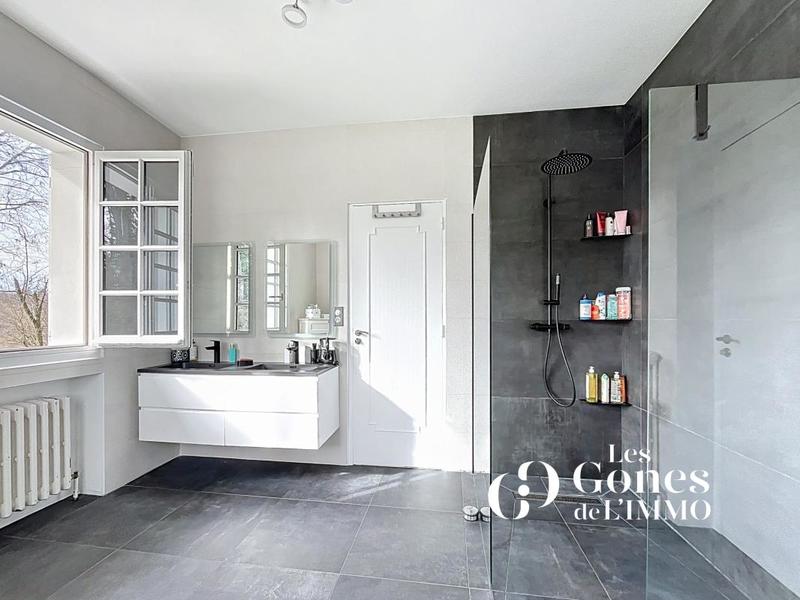 Propriété - 340 m² - 7 pièces