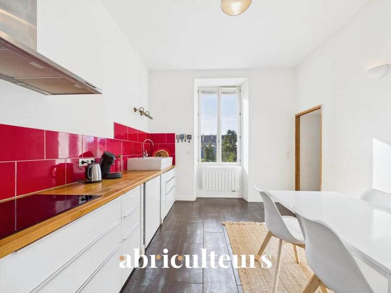 Appartement ancien - 94 m² - 4 pièces