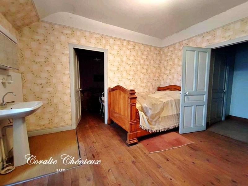 Maison - 232 m² - 8 pièces