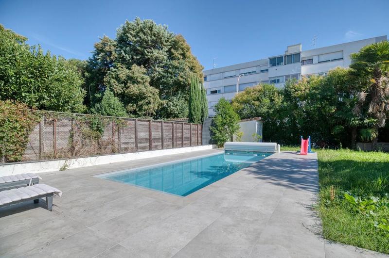 Maison - 255 m² - 7 pièces