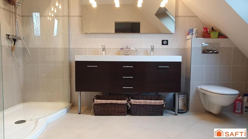 Maison - 180 m² - 5 pièces