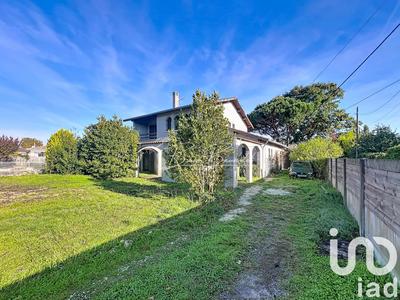 Maison - 210 m² - 6 pièces