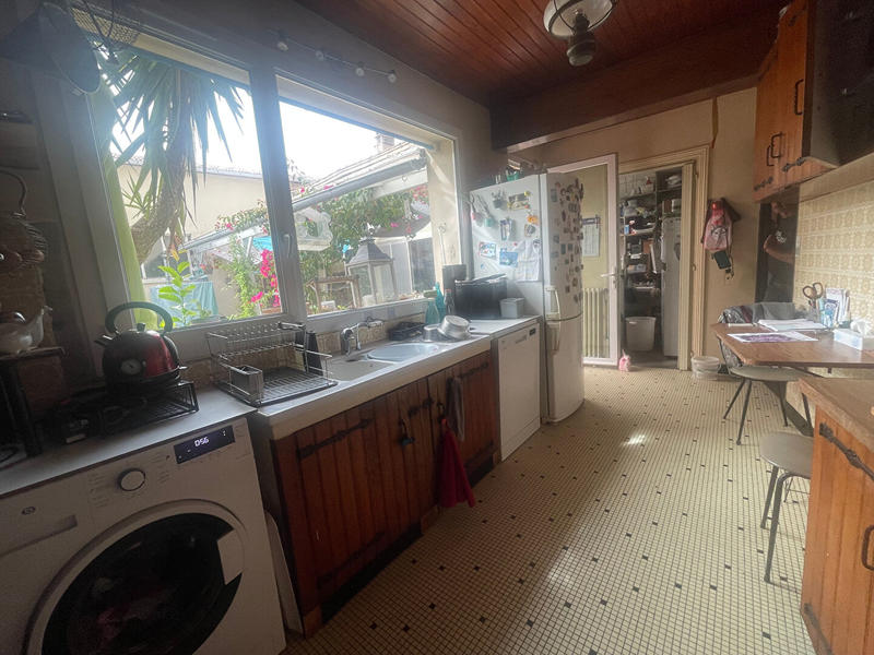 Maison - 233 m² - 9 pièces