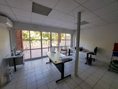 Bureau - 300 m² - 1 pièce
