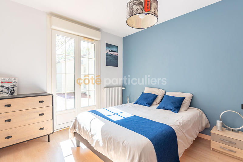 Maison - 225 m² - 8 pièces