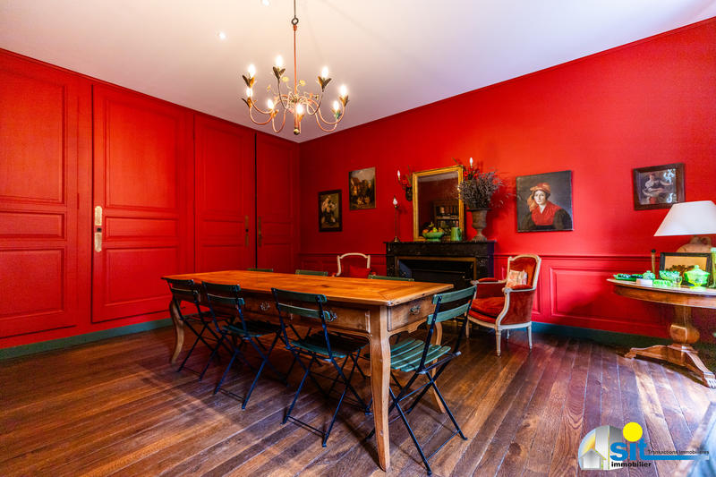 Propriété - 320 m² - 12 pièces