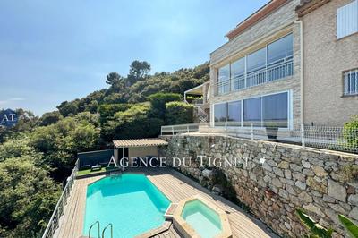 Maison - 180 m² - 7 pièces