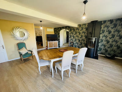 Maison - 221 m² - 7 pièces