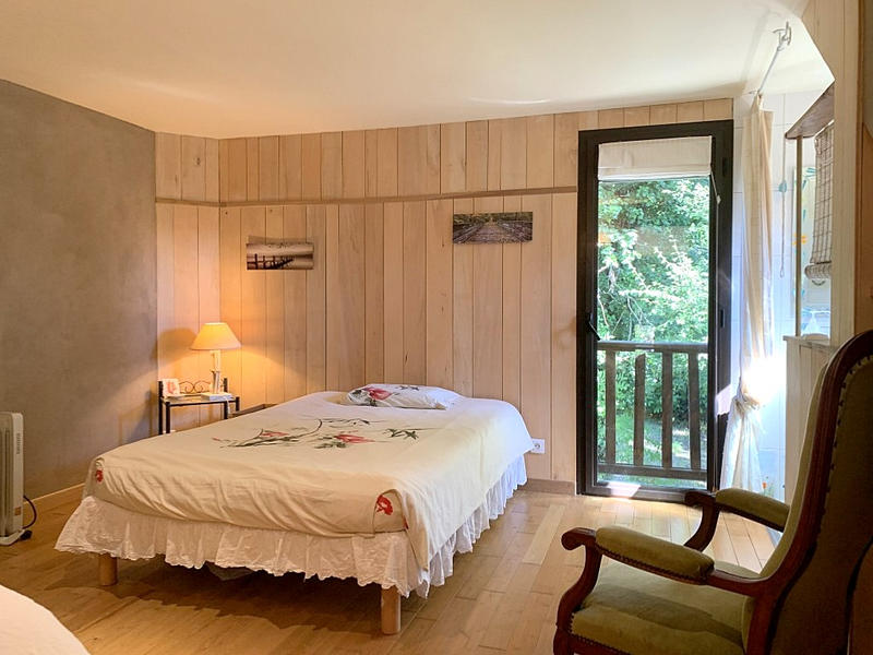 Maison - 420 m² - 18 pièces