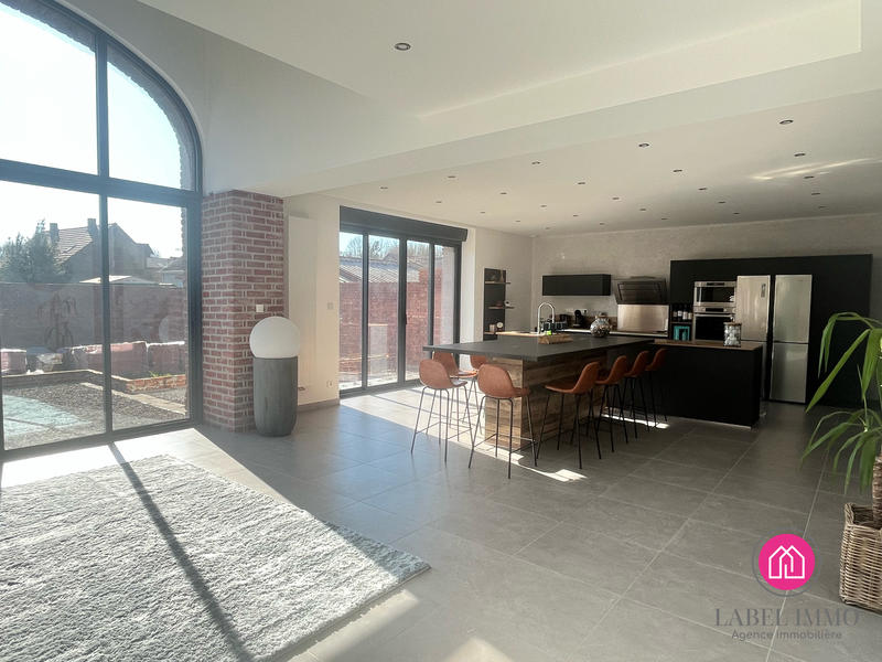 Maison - 230 m² - 6 pièces