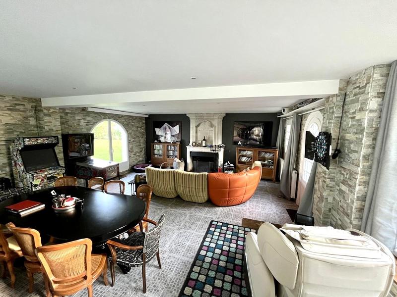 Maison - 480 m² - 10 pièces