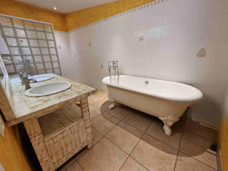 Maison - 229 m² - 8 pièces