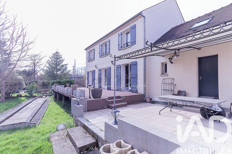 Maison - 185 m² - 10 pièces