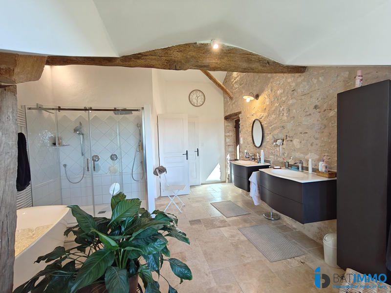 Maison - 576 m² - 14 pièces