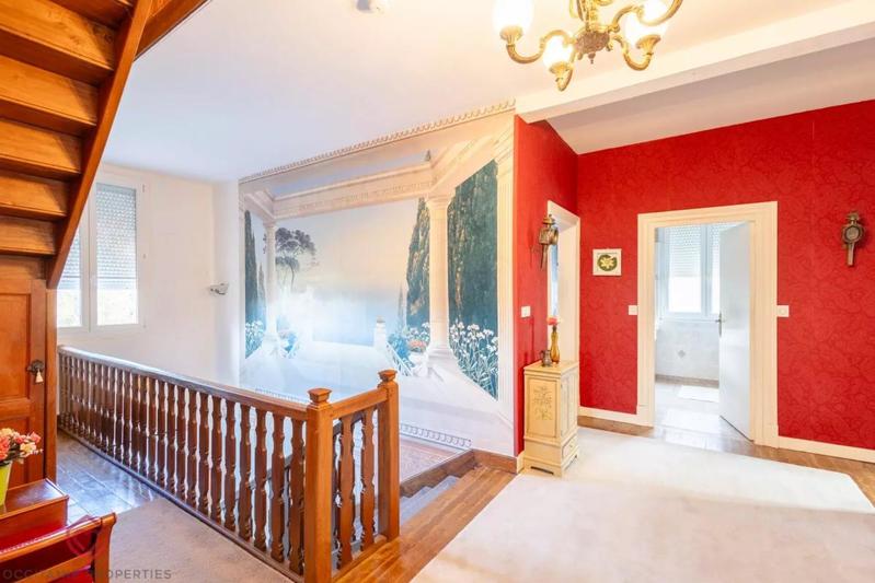 Propriété - 425 m² - 14 pièces