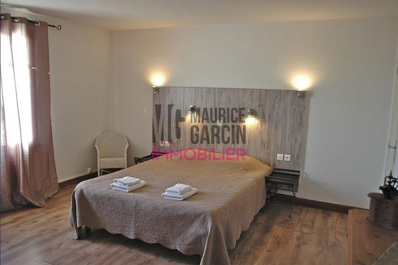 Maison - 325 m² - 10 pièces