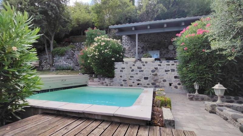 Demeure - 100 m² - 5 pièces