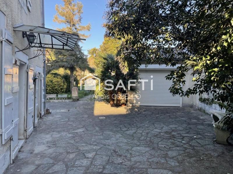 Maison - 250 m² - 8 pièces