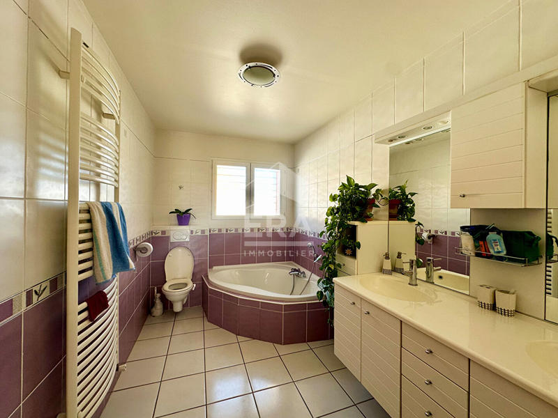 Maison - 180 m² - 8 pièces