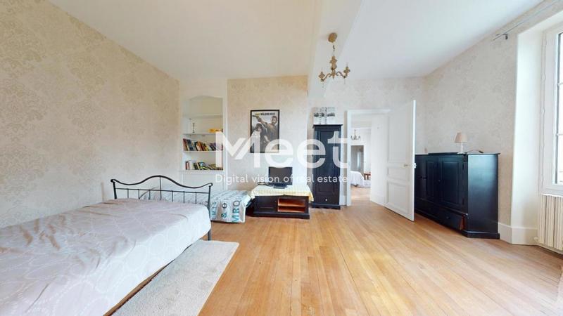 Propriété - 425 m² - 9 pièces