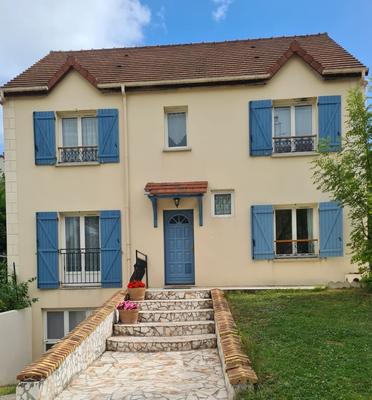 Maison - 196 m² - 9 pièces