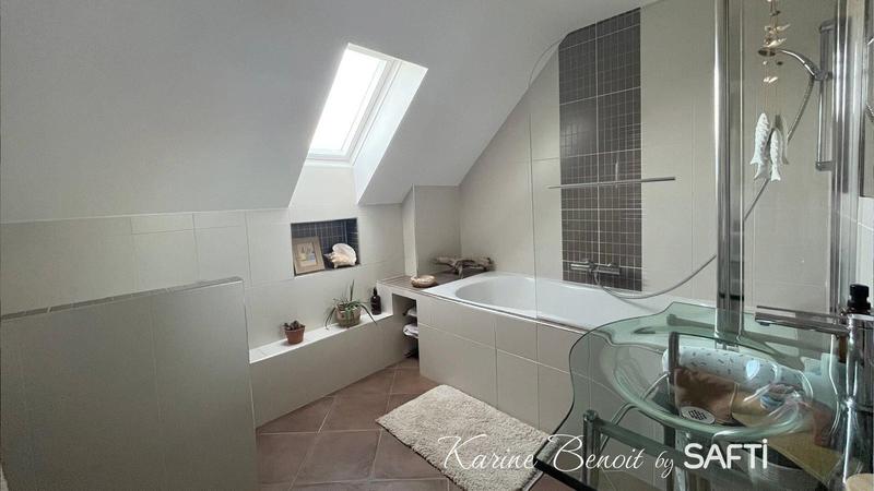 Maison - 237 m² - 8 pièces