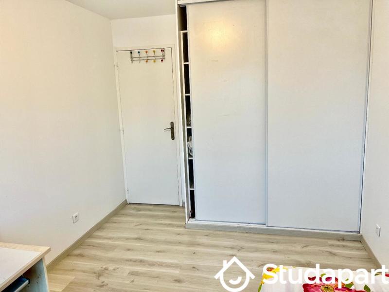 Chambre - 13 m² - 1 pièce