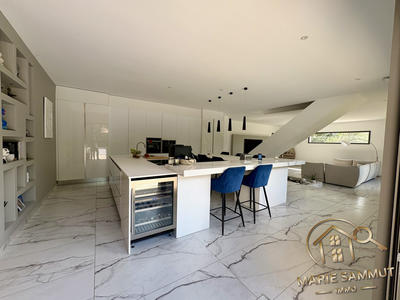 Maison contemporaine - 304 m² - 6 pièces