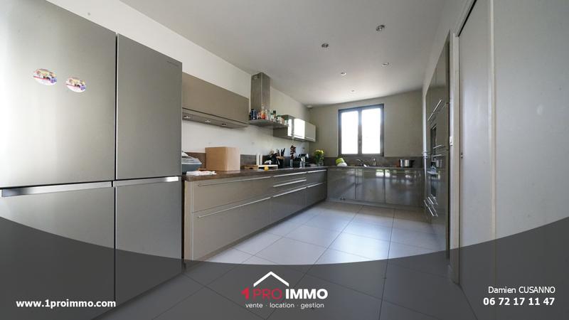 Maison - 270 m² - 8 pièces