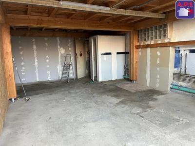 Local d'activités - 118 m² - 4 pièces