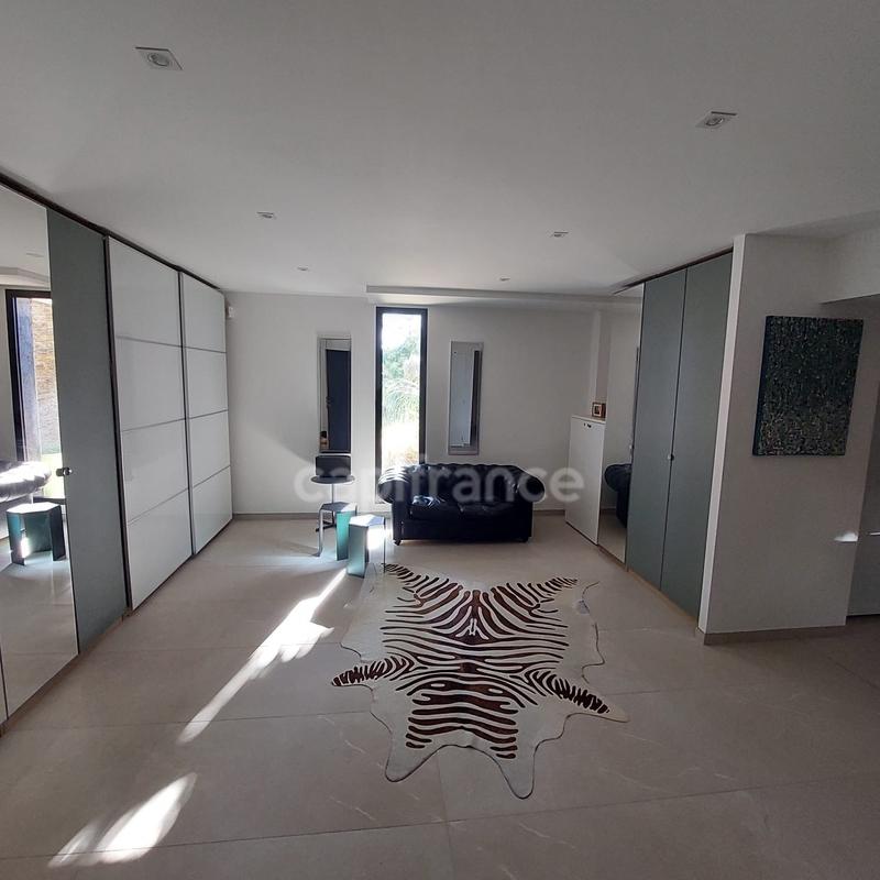 Maison - 400 m² - 12 pièces