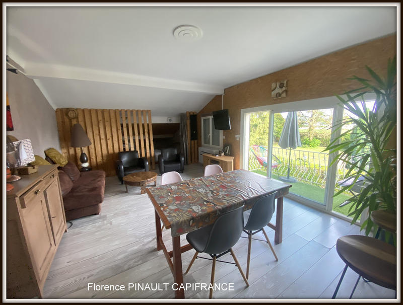 Maison - 233 m² - 9 pièces