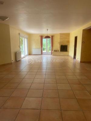 Maison traditionnelle - 164 m² - 6 pièces