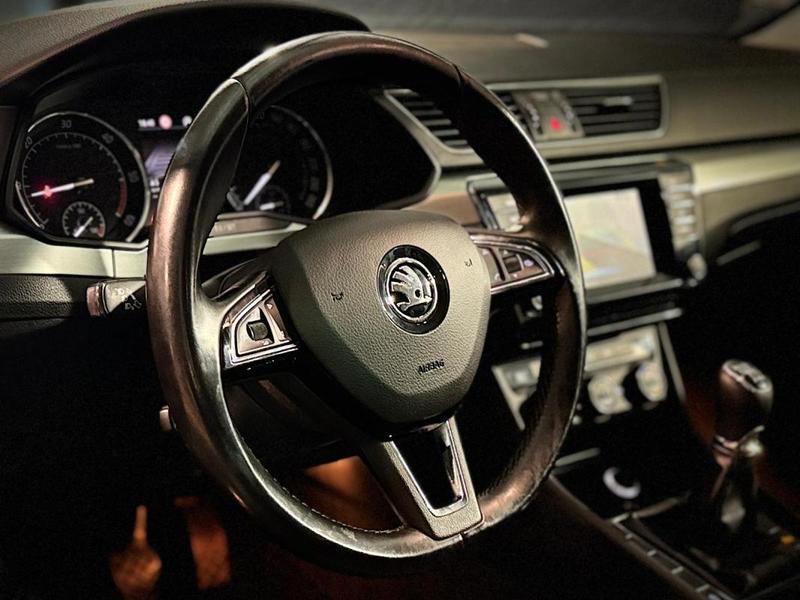 Skoda Superb III Combi 1.6 Tdi 16v 120 cv Apple CarPlay, Caméra de recul, Régulateur vitesse