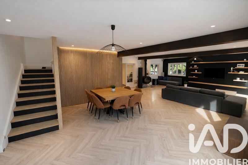 Maison - 289 m² - 10 pièces