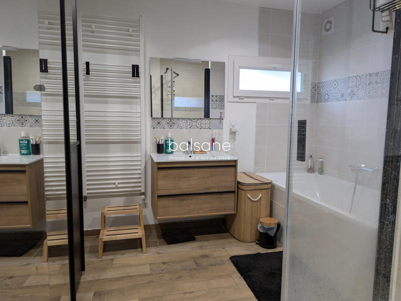 Maison - 99 m² - 5 pièces